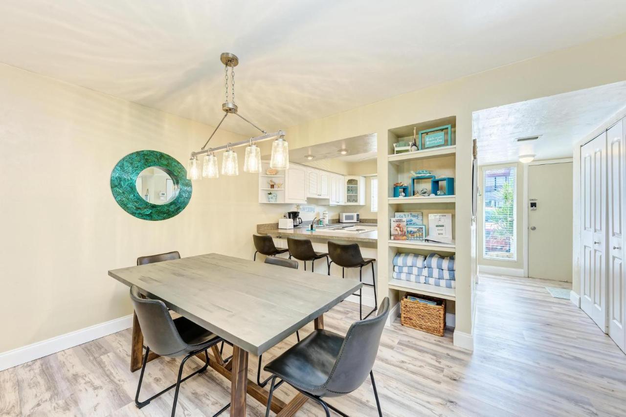 Anna Maria Island Runaway Tropical Dream-One Minute Walk To The Beach-Heated Pool Bradenton Beach Exteriör bild