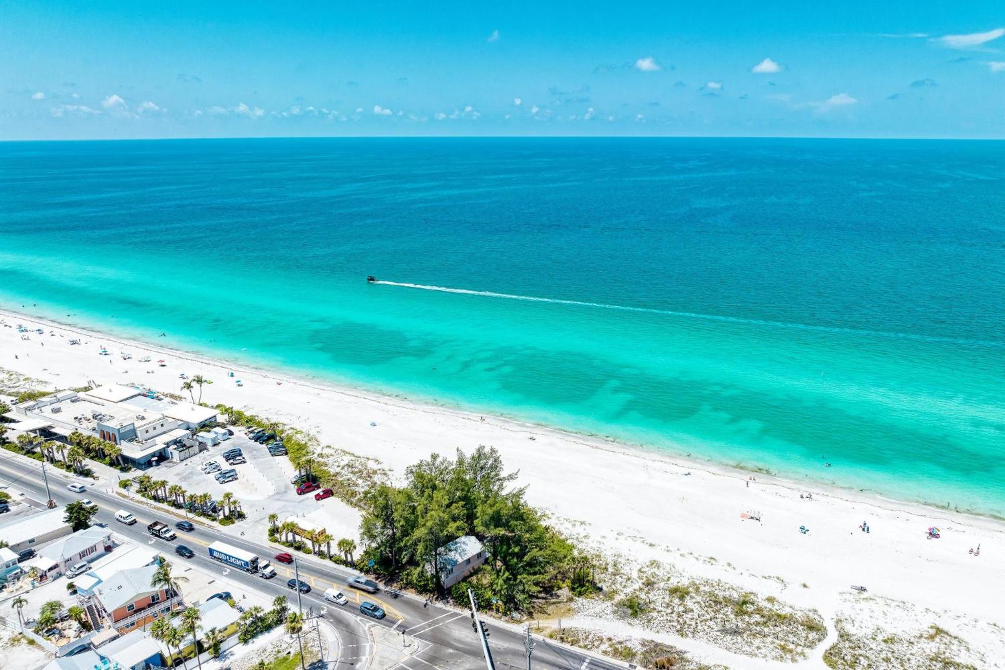 Anna Maria Island Runaway Tropical Dream-One Minute Walk To The Beach-Heated Pool Bradenton Beach Exteriör bild