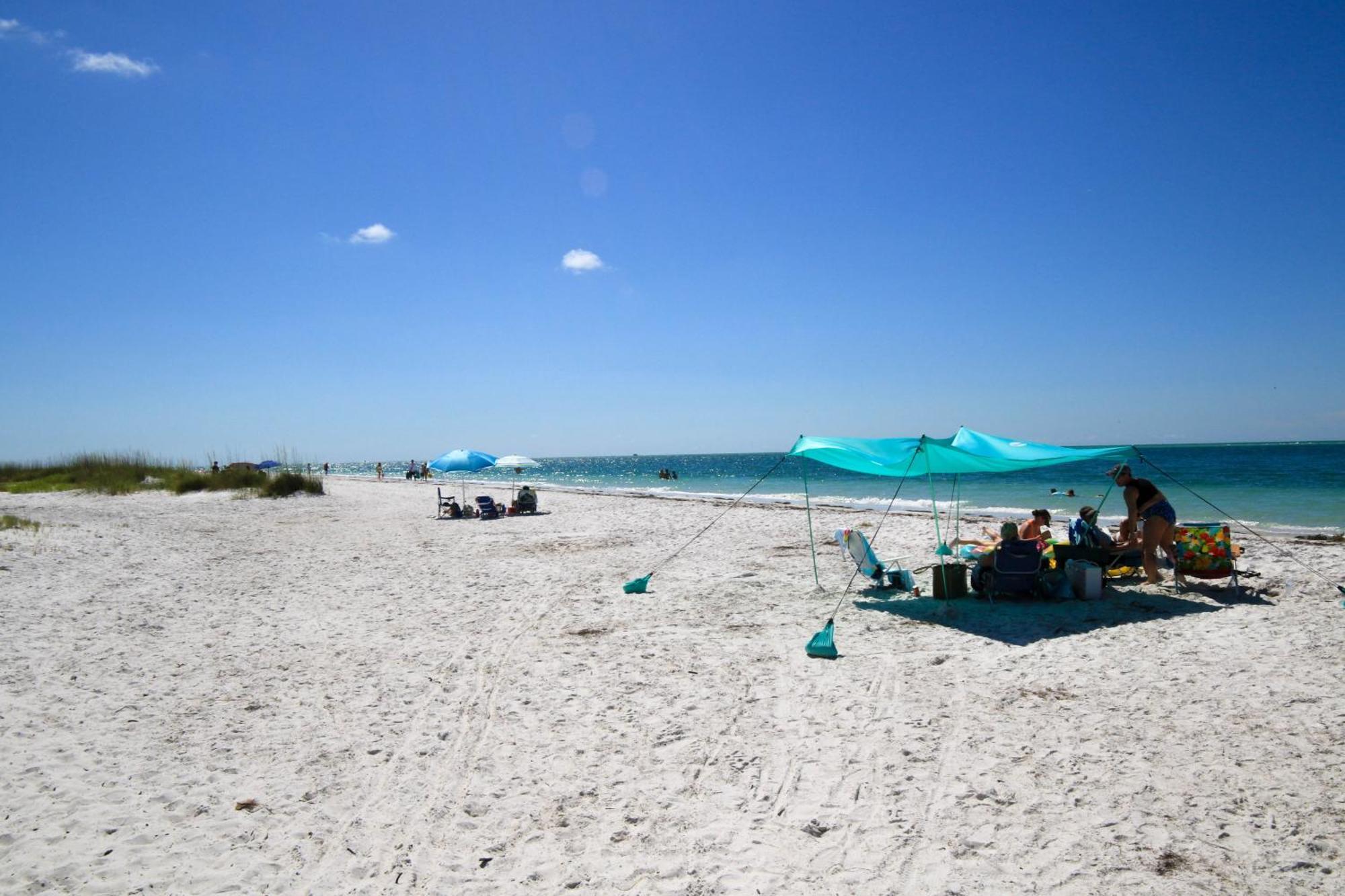Anna Maria Island Runaway Tropical Dream-One Minute Walk To The Beach-Heated Pool Bradenton Beach Exteriör bild