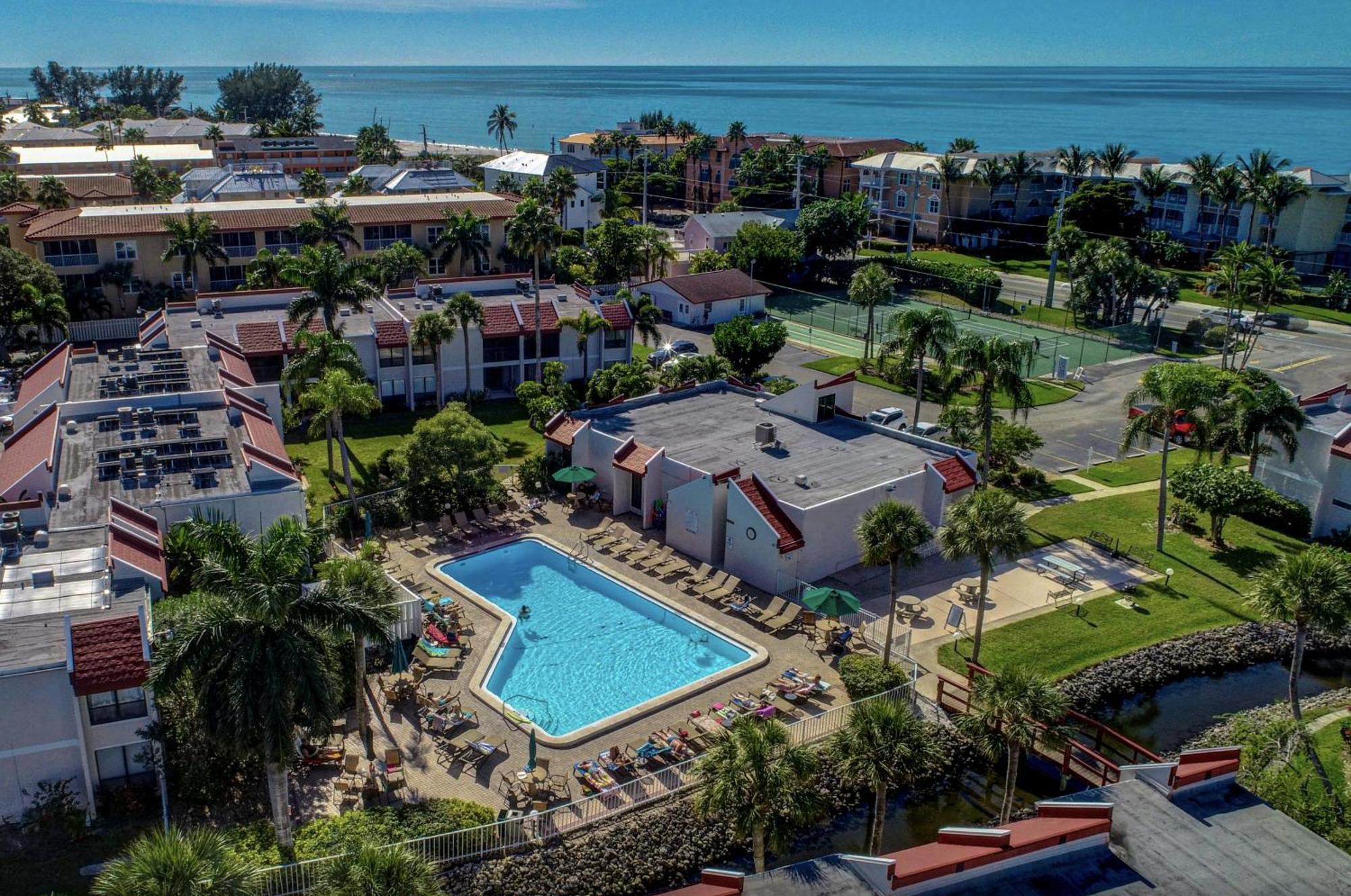 Anna Maria Island Runaway Tropical Dream-One Minute Walk To The Beach-Heated Pool Bradenton Beach Exteriör bild