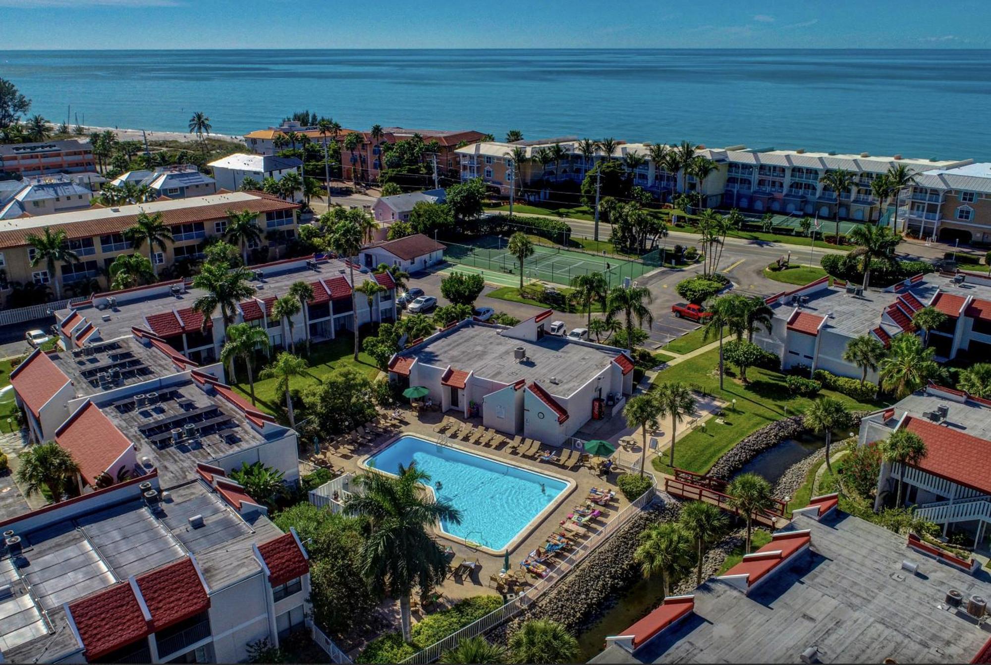 Anna Maria Island Runaway Tropical Dream-One Minute Walk To The Beach-Heated Pool Bradenton Beach Exteriör bild