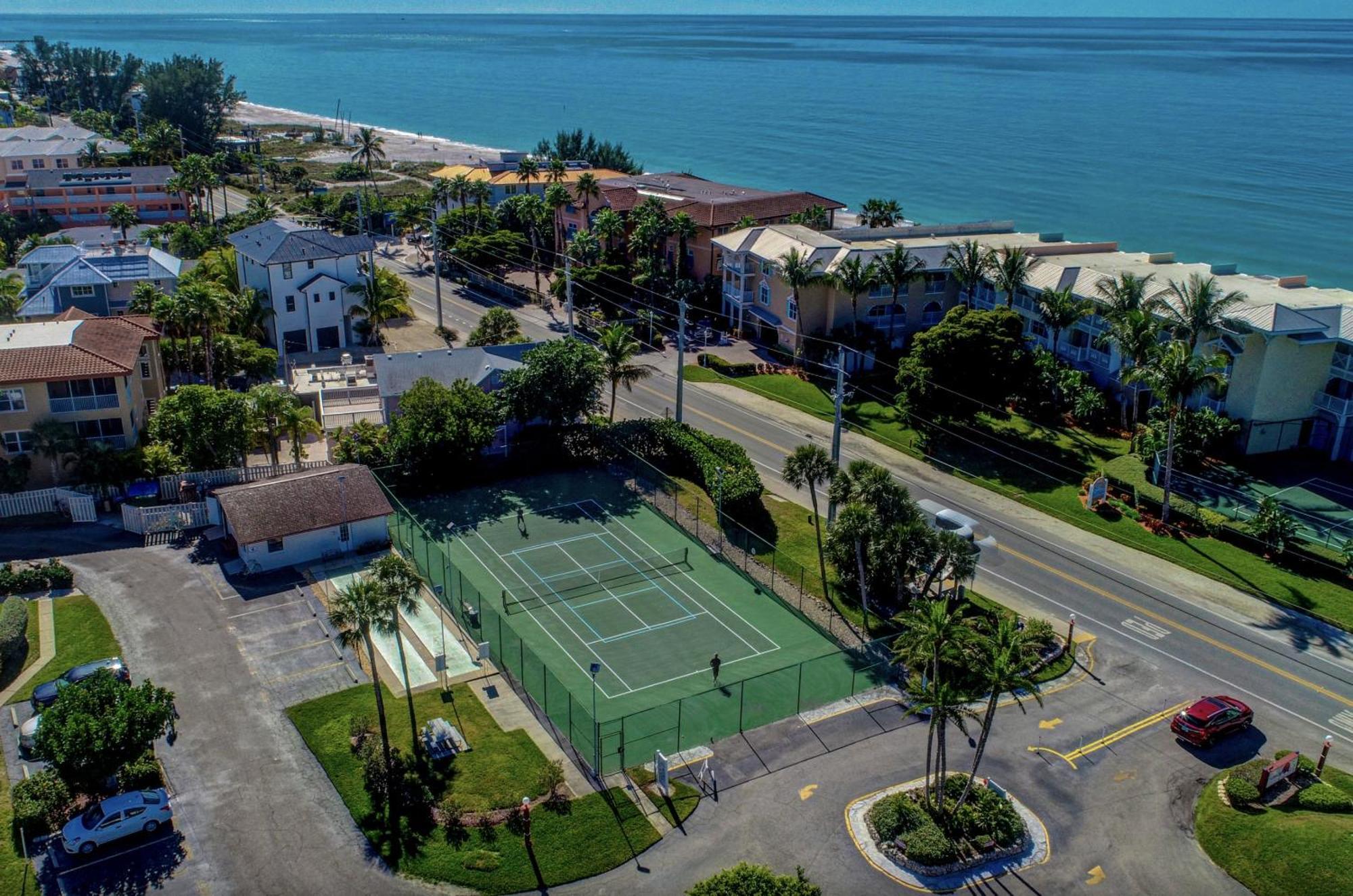 Anna Maria Island Runaway Tropical Dream-One Minute Walk To The Beach-Heated Pool Bradenton Beach Exteriör bild