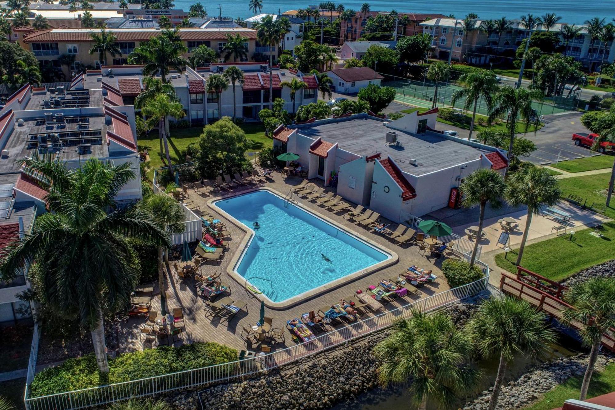 Anna Maria Island Runaway Tropical Dream-One Minute Walk To The Beach-Heated Pool Bradenton Beach Exteriör bild