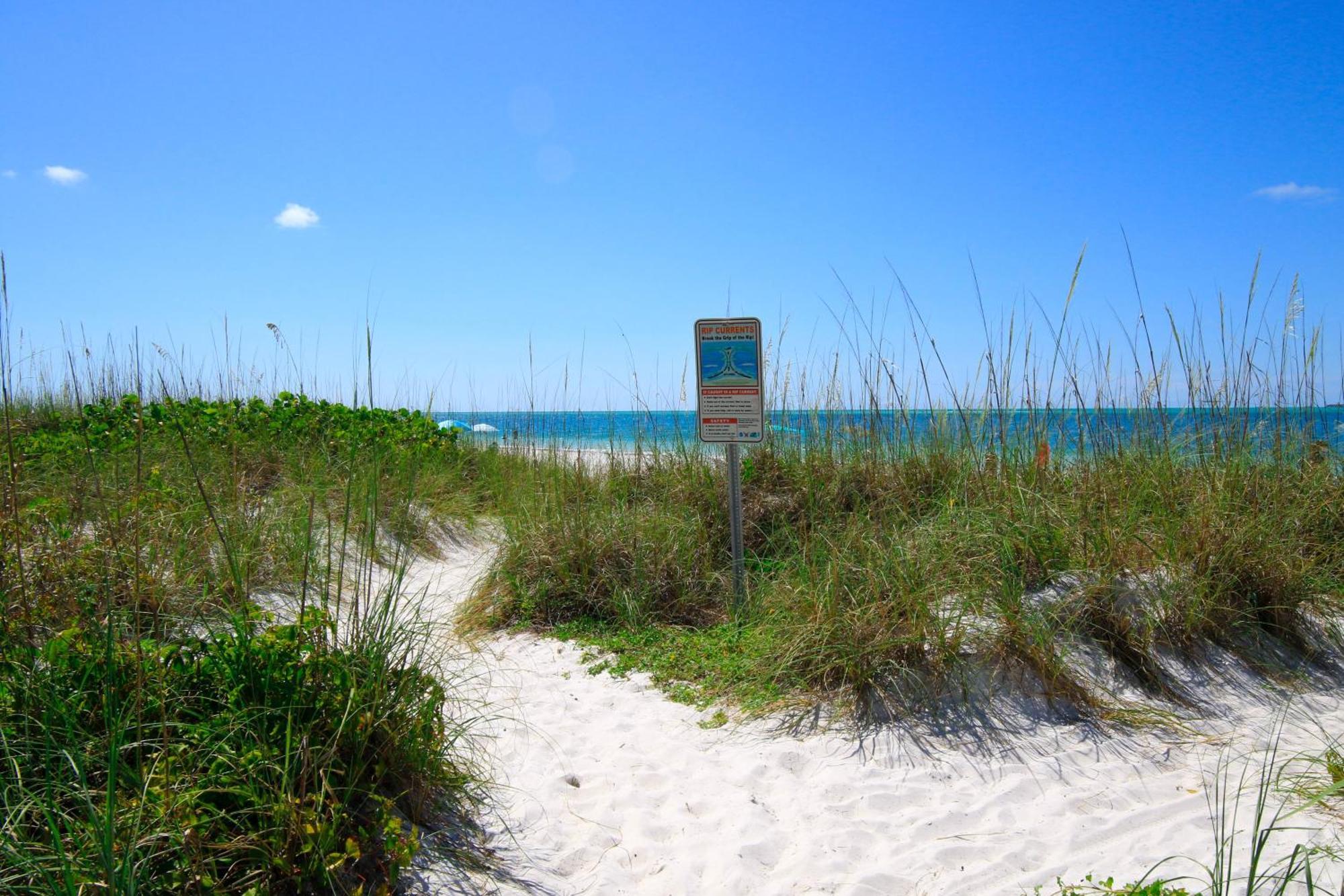 Anna Maria Island Runaway Tropical Dream-One Minute Walk To The Beach-Heated Pool Bradenton Beach Exteriör bild