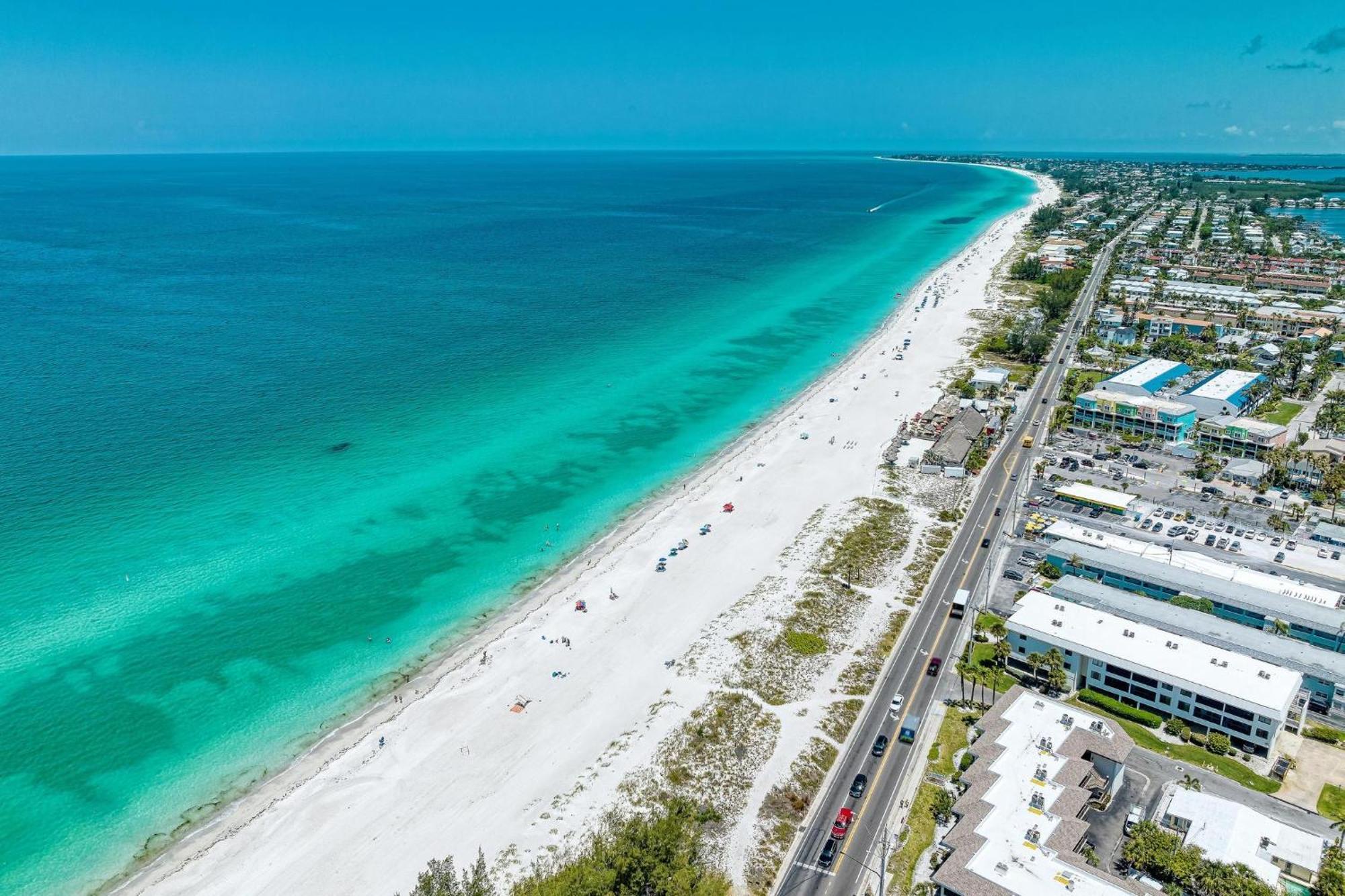 Anna Maria Island Runaway Tropical Dream-One Minute Walk To The Beach-Heated Pool Bradenton Beach Exteriör bild