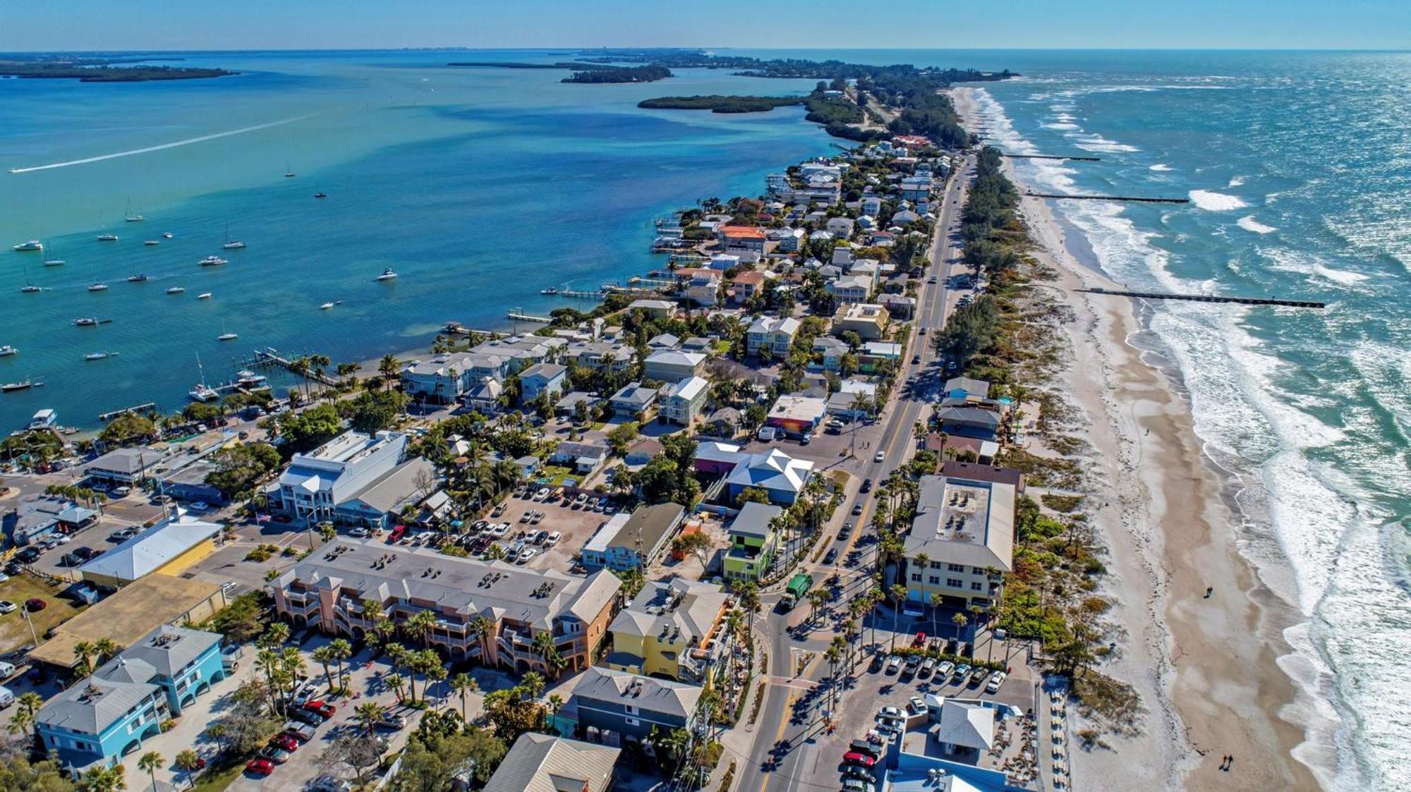 Anna Maria Island Runaway Tropical Dream-One Minute Walk To The Beach-Heated Pool Bradenton Beach Exteriör bild