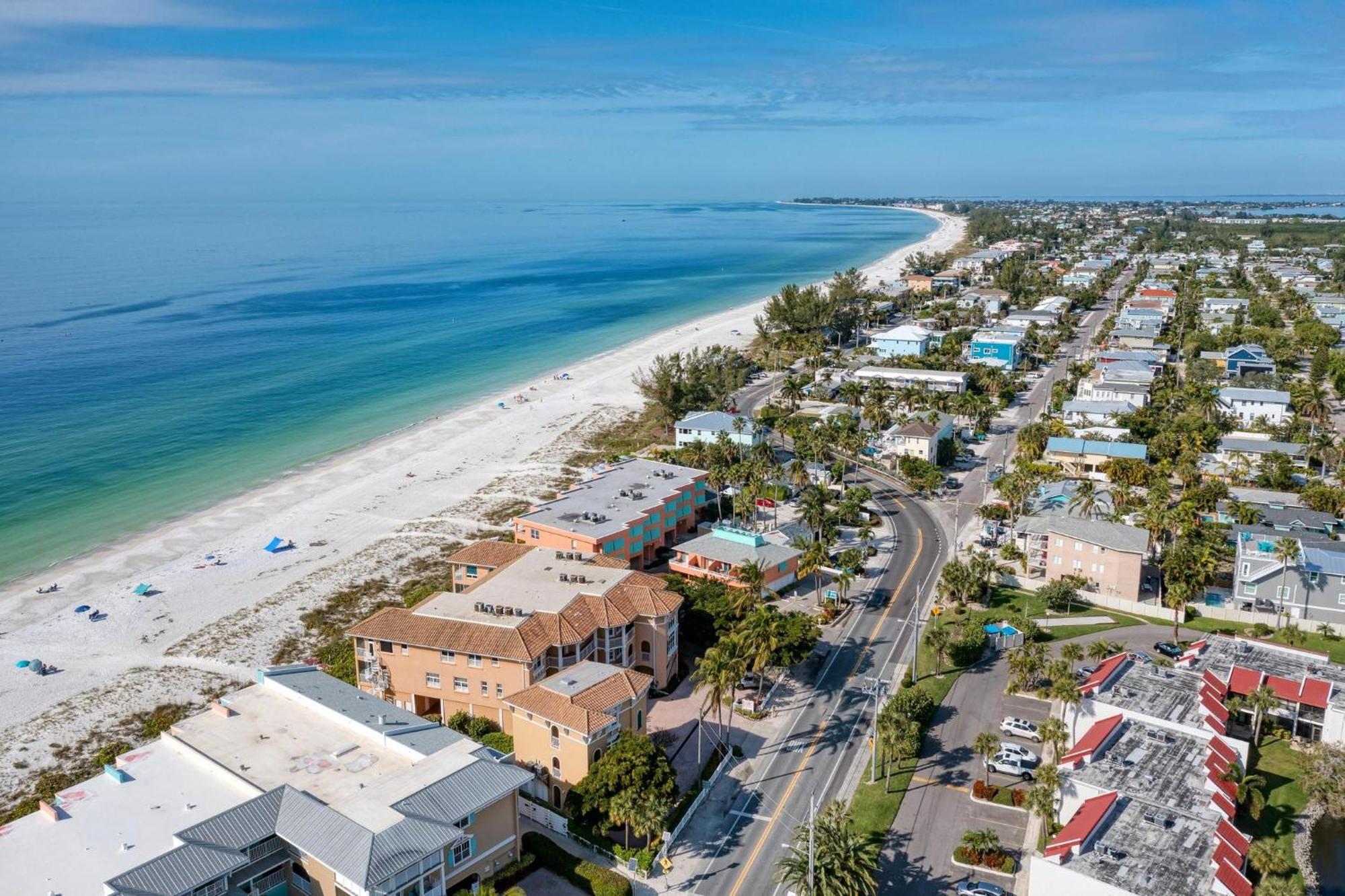 Anna Maria Island Runaway Tropical Dream-One Minute Walk To The Beach-Heated Pool Bradenton Beach Exteriör bild