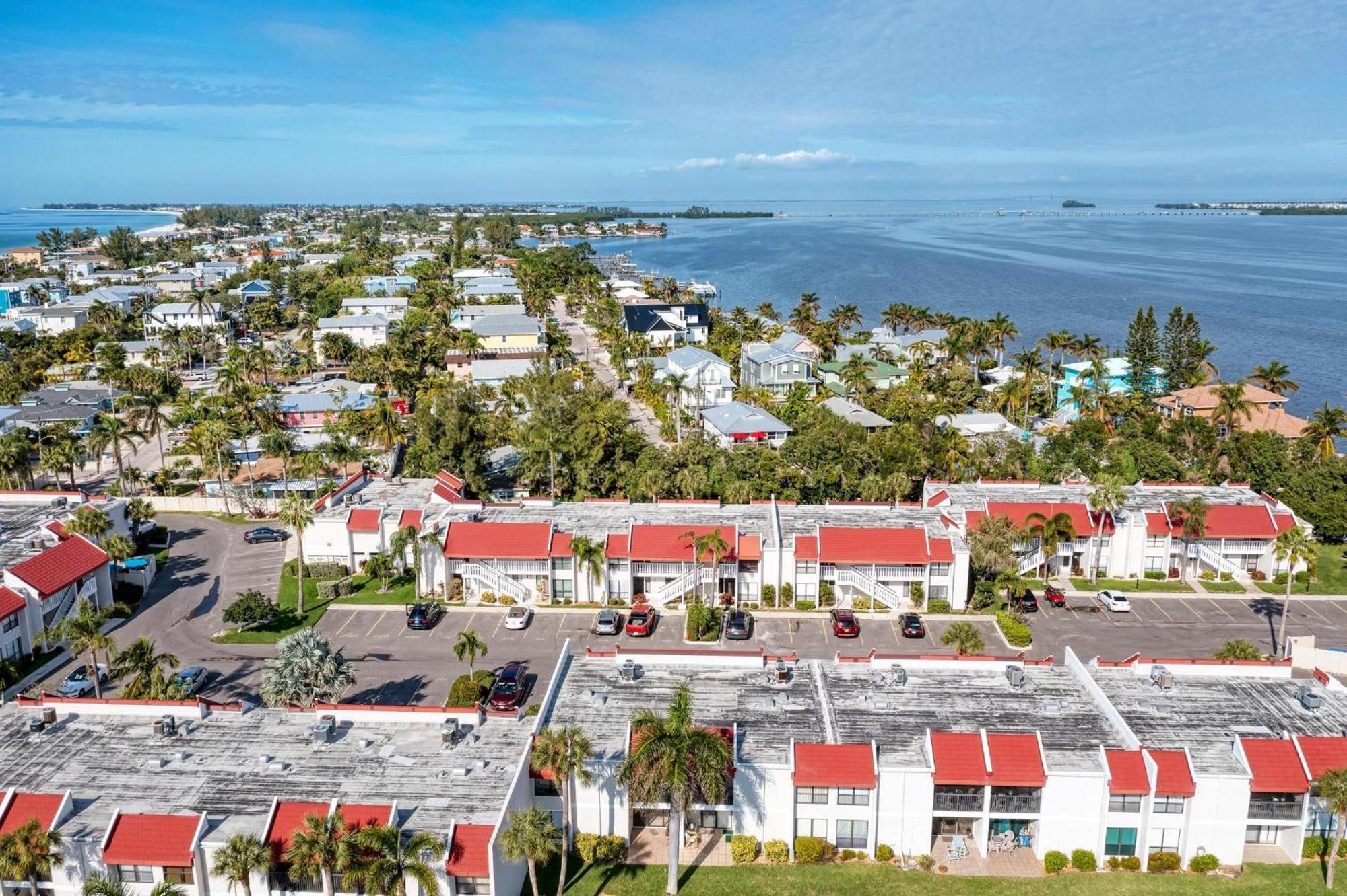 Anna Maria Island Runaway Tropical Dream-One Minute Walk To The Beach-Heated Pool Bradenton Beach Exteriör bild