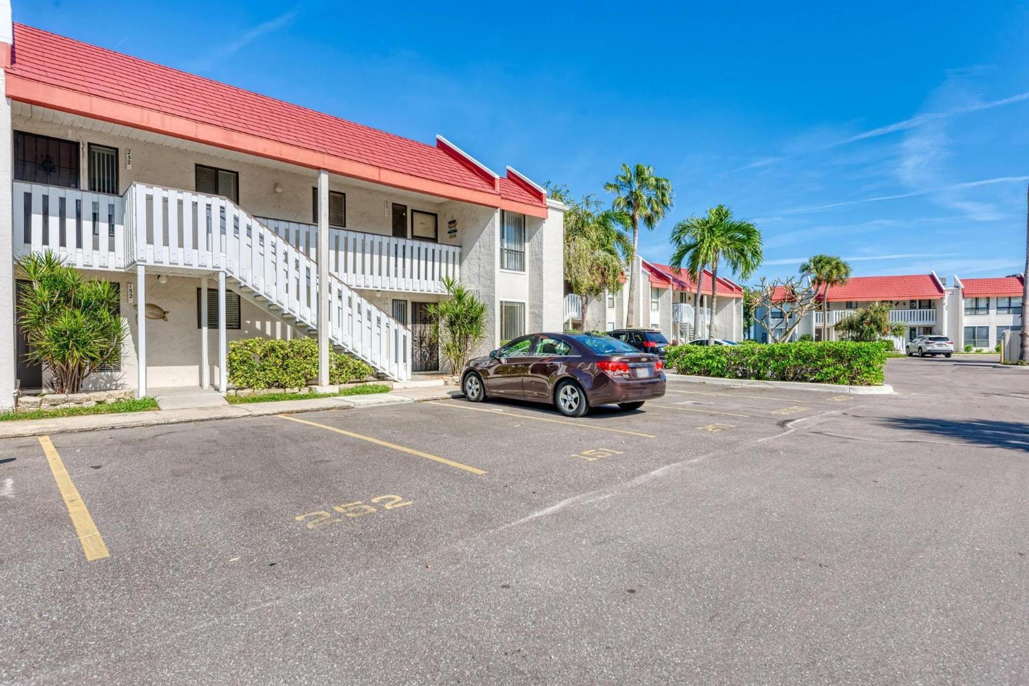 Anna Maria Island Runaway Tropical Dream-One Minute Walk To The Beach-Heated Pool Bradenton Beach Exteriör bild