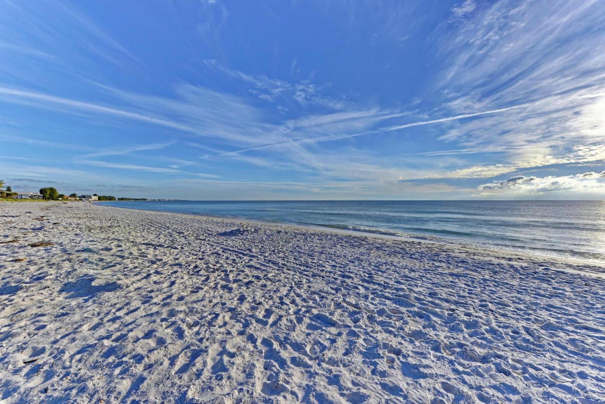 Anna Maria Island Runaway Tropical Dream-One Minute Walk To The Beach-Heated Pool Bradenton Beach Exteriör bild